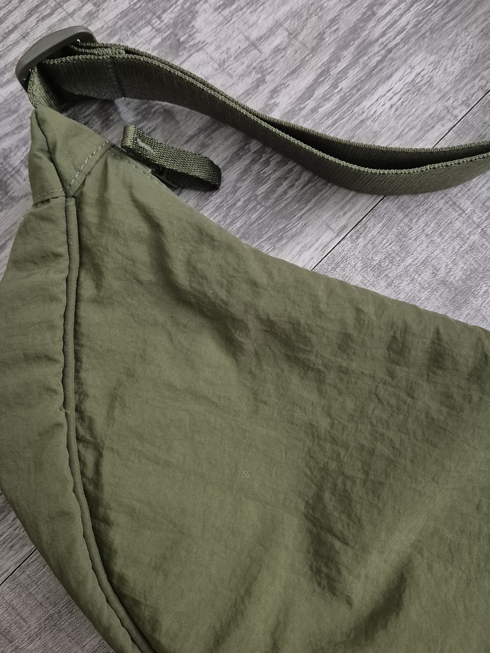 Uniqlo Olive Green Crossbody Bag - Picture 2 of 5